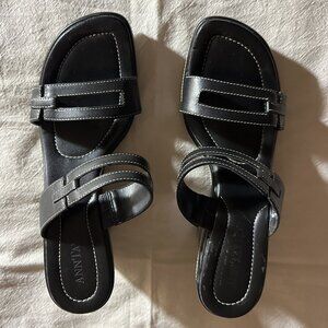 Women's Slides Ann Taylor size 8M color Black